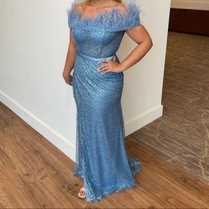 Beautiful sparkly blue dress